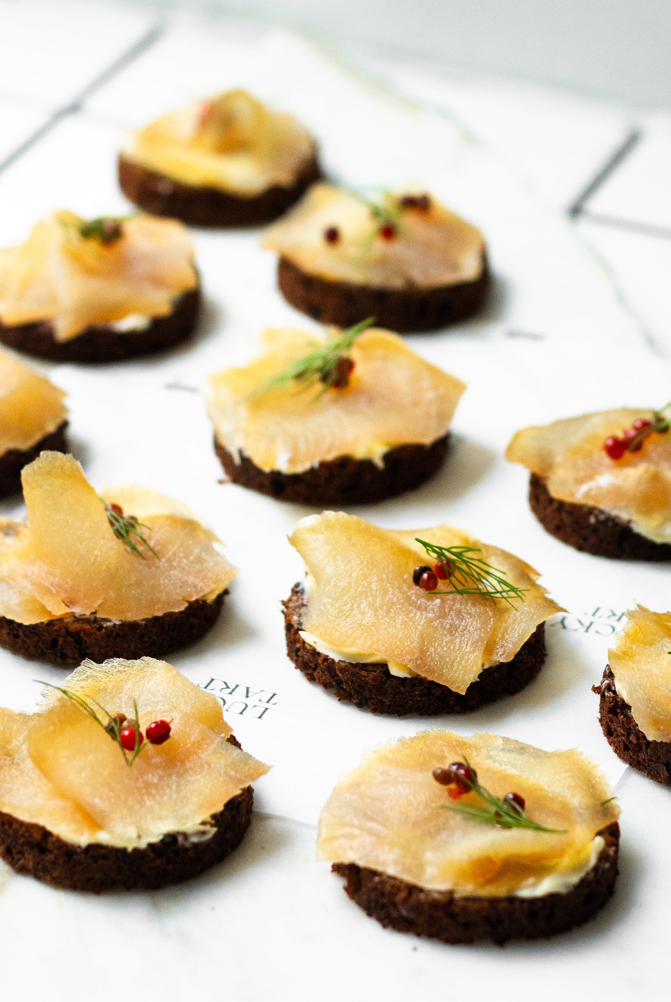 Kylmäsavu, hauki, cocktailpala, saaristolaisleipä, Lucky Tart, Meri-Tuuli Väntsi, Pipsa Hurmerinta, catering, pitopalvelu