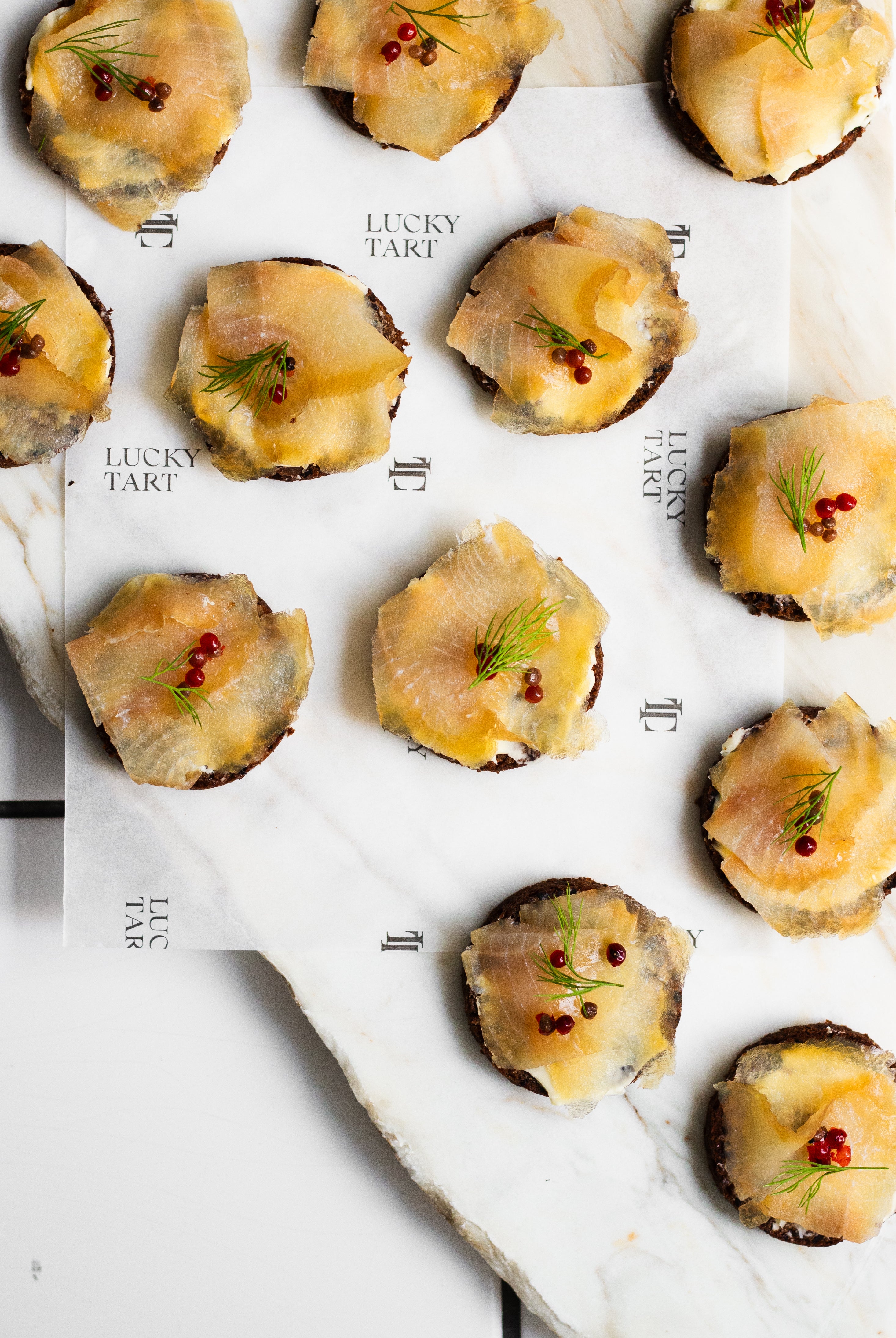 Kylmäsavu, hauki, cocktailpala, saaristolaisleipä, Lucky Tart, Meri-Tuuli Väntsi, Pipsa Hurmerinta, catering, pitopalvelu