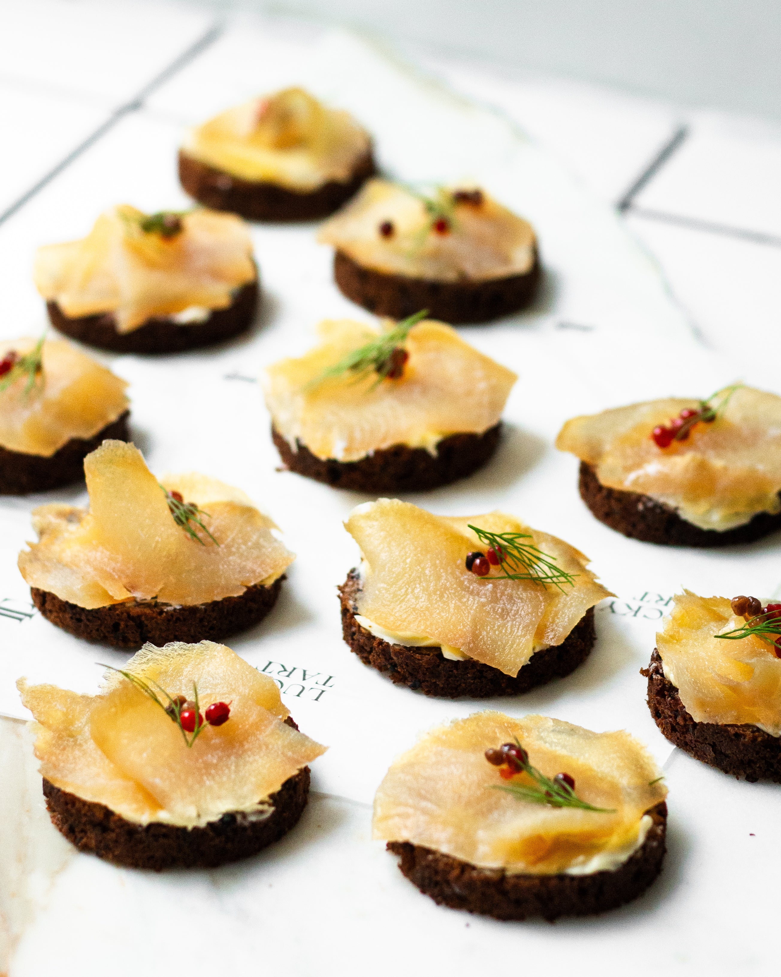 Kylmäsavu, hauki, cocktailpala, saaristolaisleipä, Lucky Tart, Meri-Tuuli Väntsi, Pipsa Hurmerinta, catering, pitopalvelu